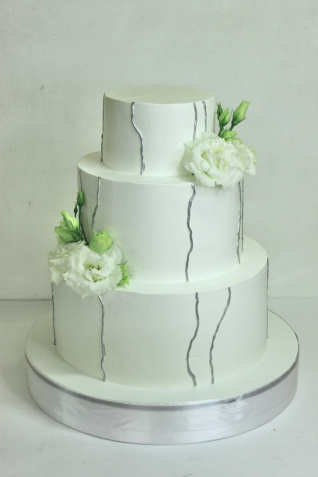 Торт "Белый с цветами"